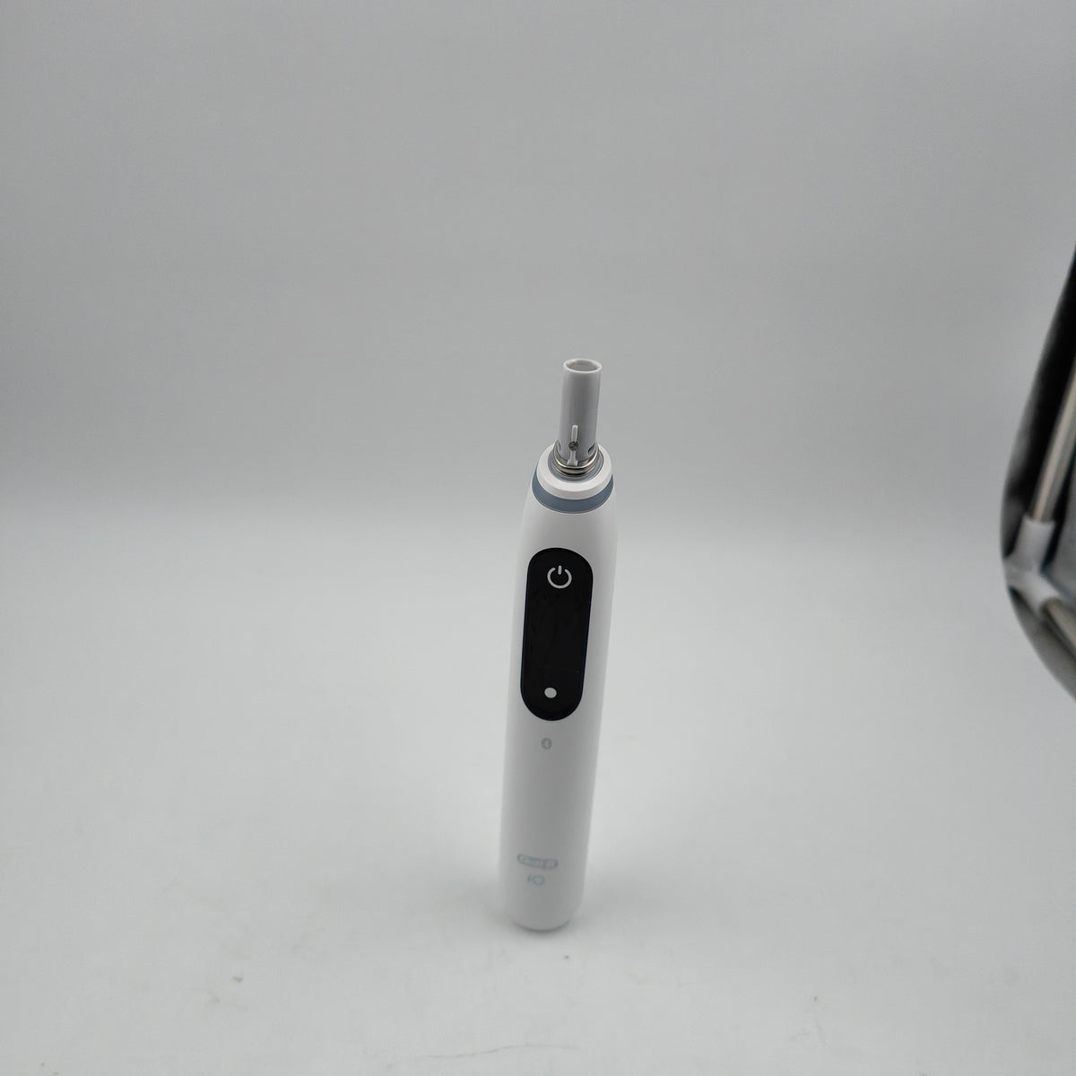 Oral-B iO Series 6N Weiß + zusätzlicher iO Gentle Care Aufsteckbürstenkopf