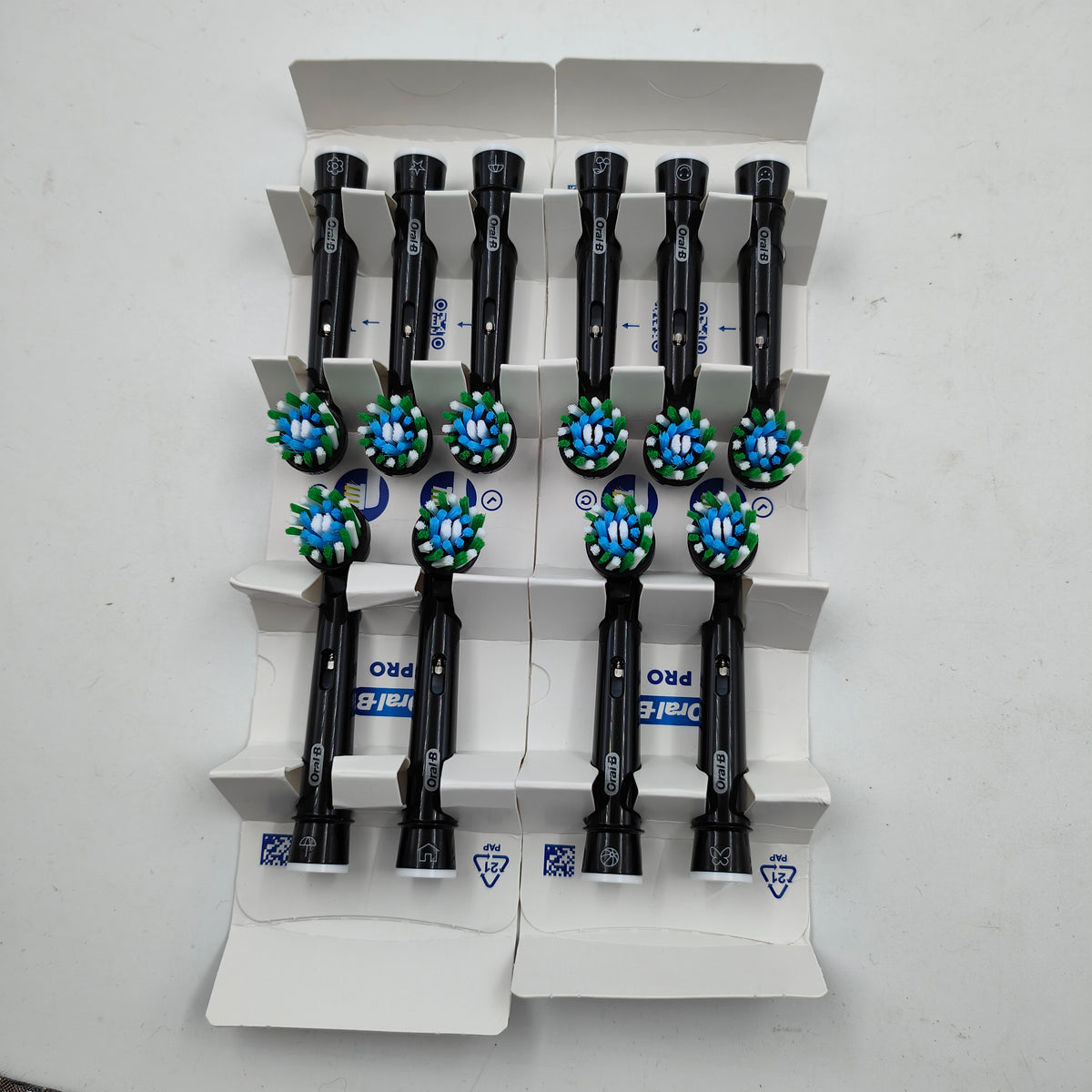 Oral-B Cross Action Schwarz (10 Stück)