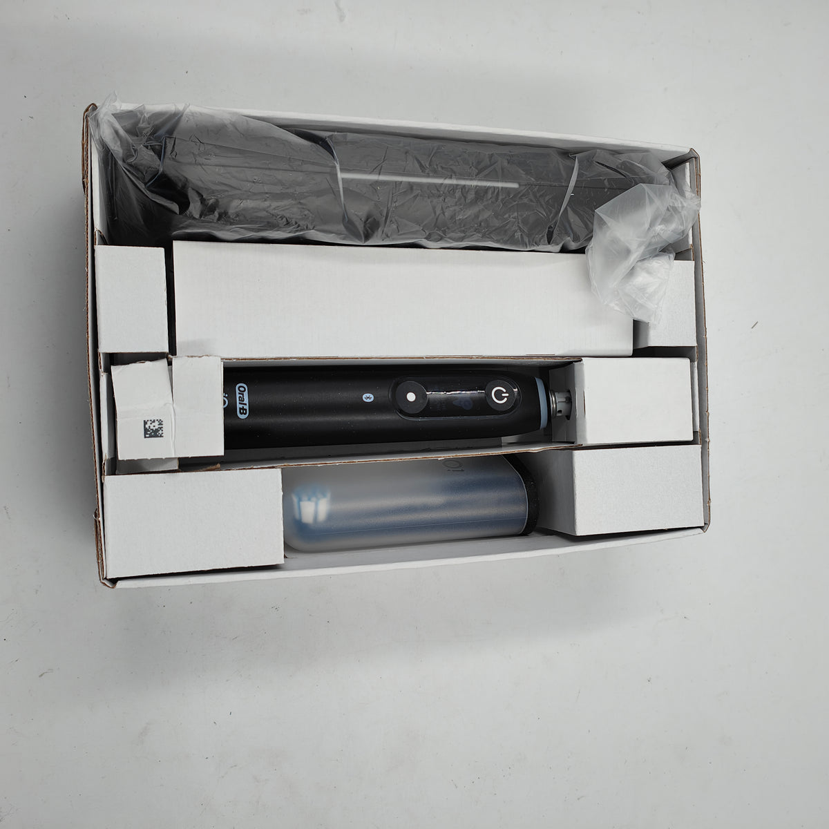 Oral-B iO 6N Schwarz + zusätzlicher iO Gentle Care Aufsteckbürstenkopf