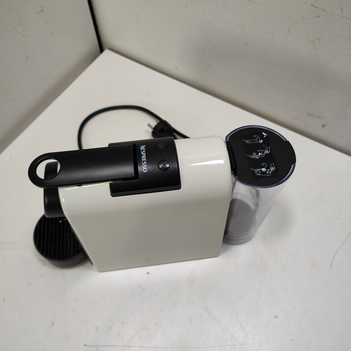 DeLonghi Essenza Mini EN85.W