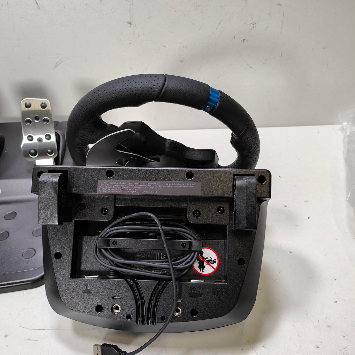 Logitech G 23 Rennlenkrad und Pedale für Xbox und PC