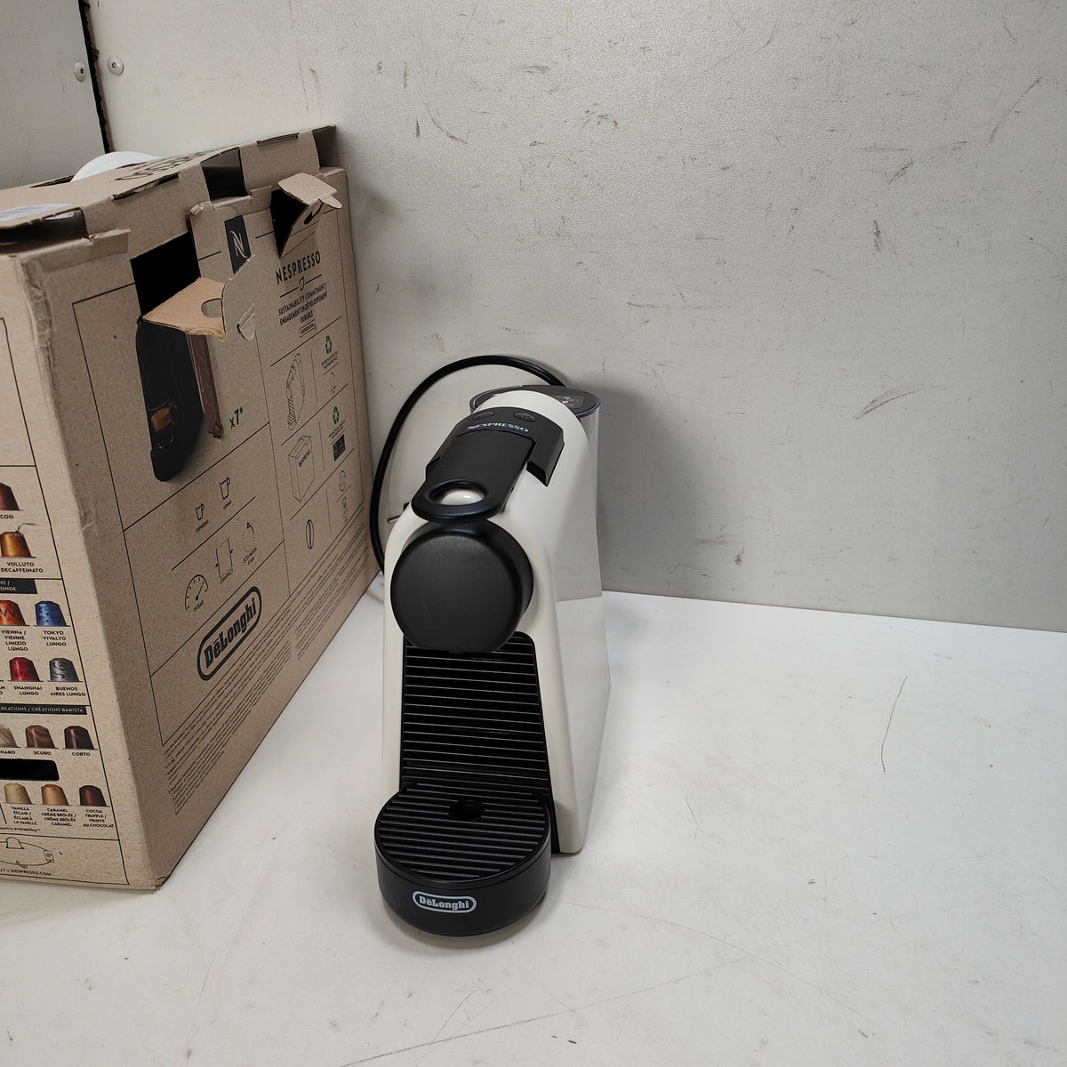 DeLonghi  Essenza Mini EN85.W