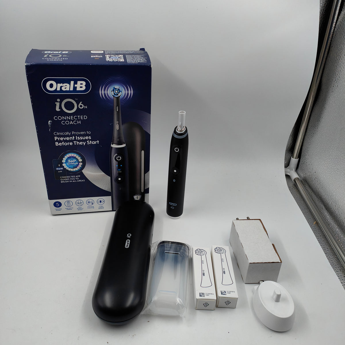 Oral-B iO 6N Black + extra iO Gentle Care replacement brush head