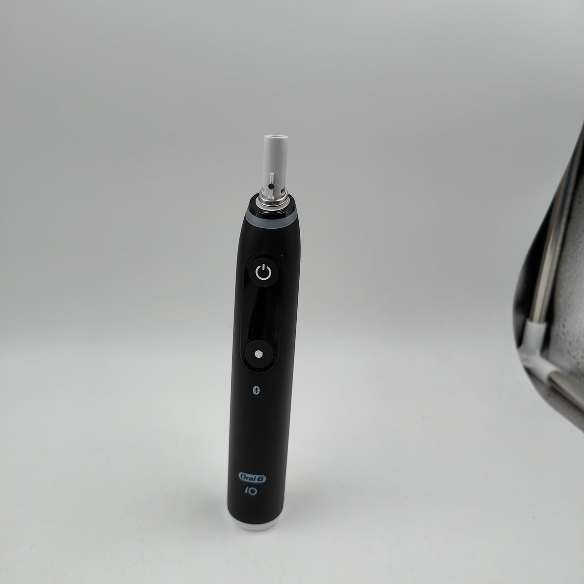 Oral-B iO 6N Black + extra iO Gentle Care replacement brush head