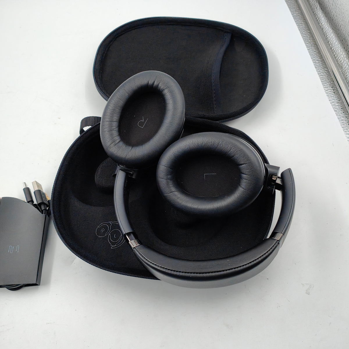 JBL TOUR ONE M2 Zwart
