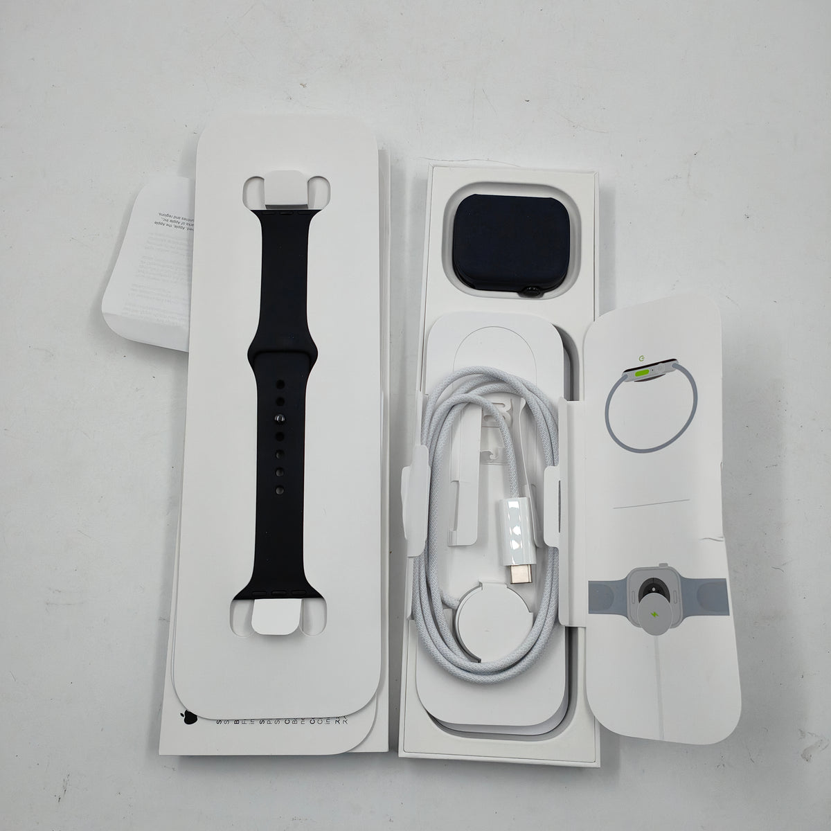Apple Watch Series 11 5G 46mm Schwarz Sportarmband S/M