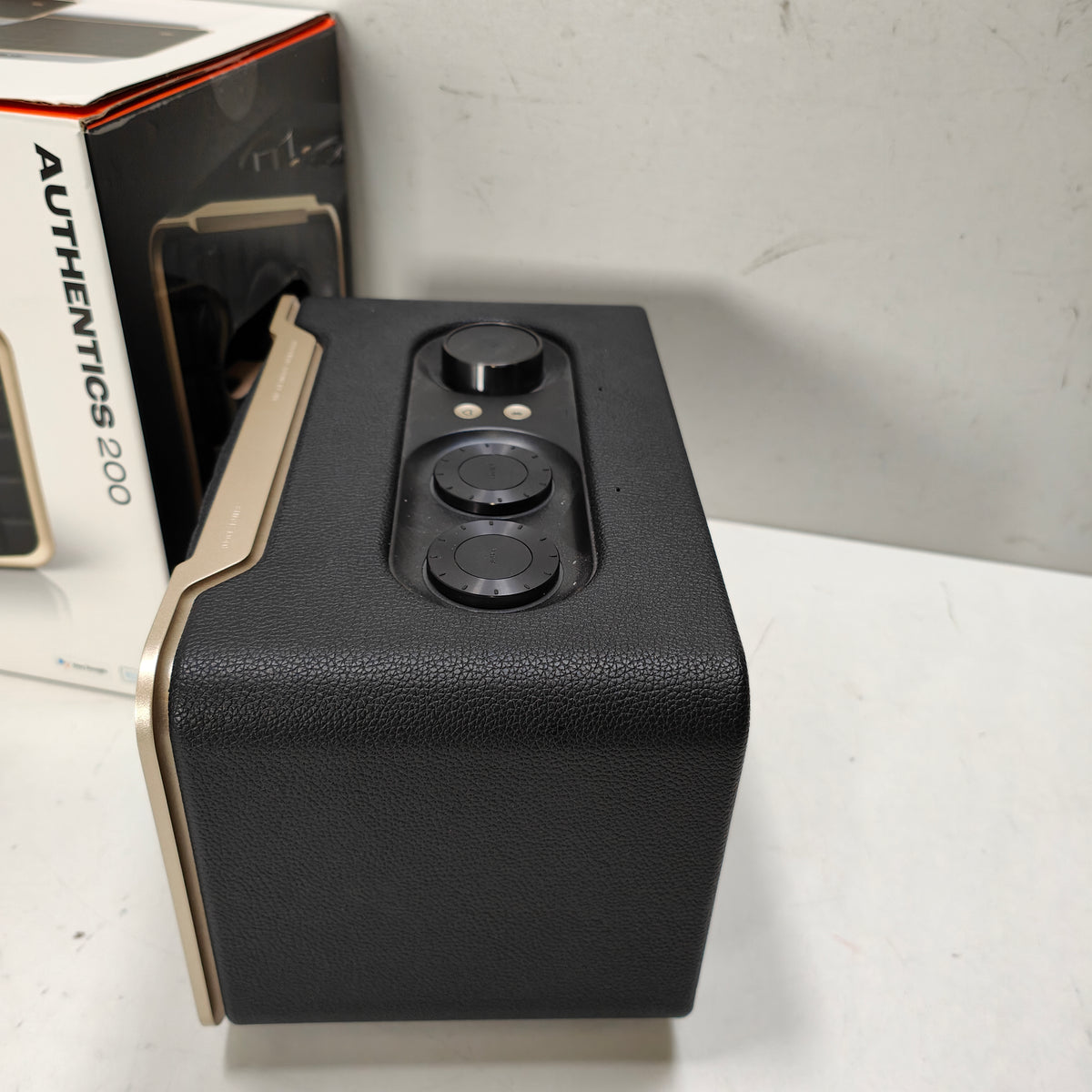 JBL Authentics 200 Schwarz