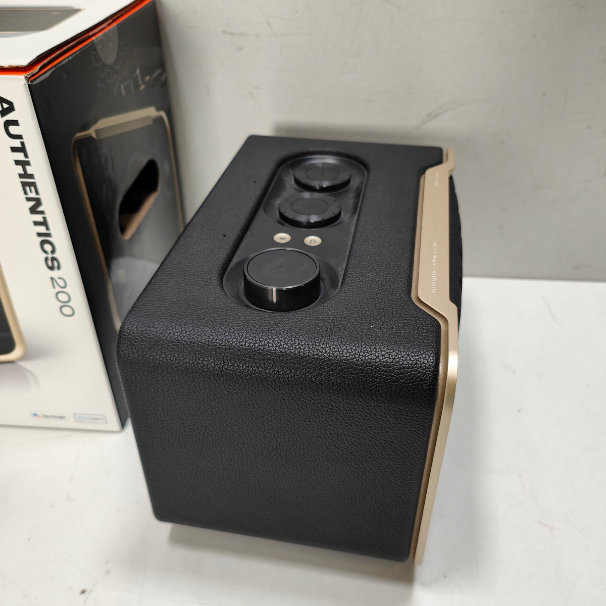 JBL Authentics 200 Schwarz