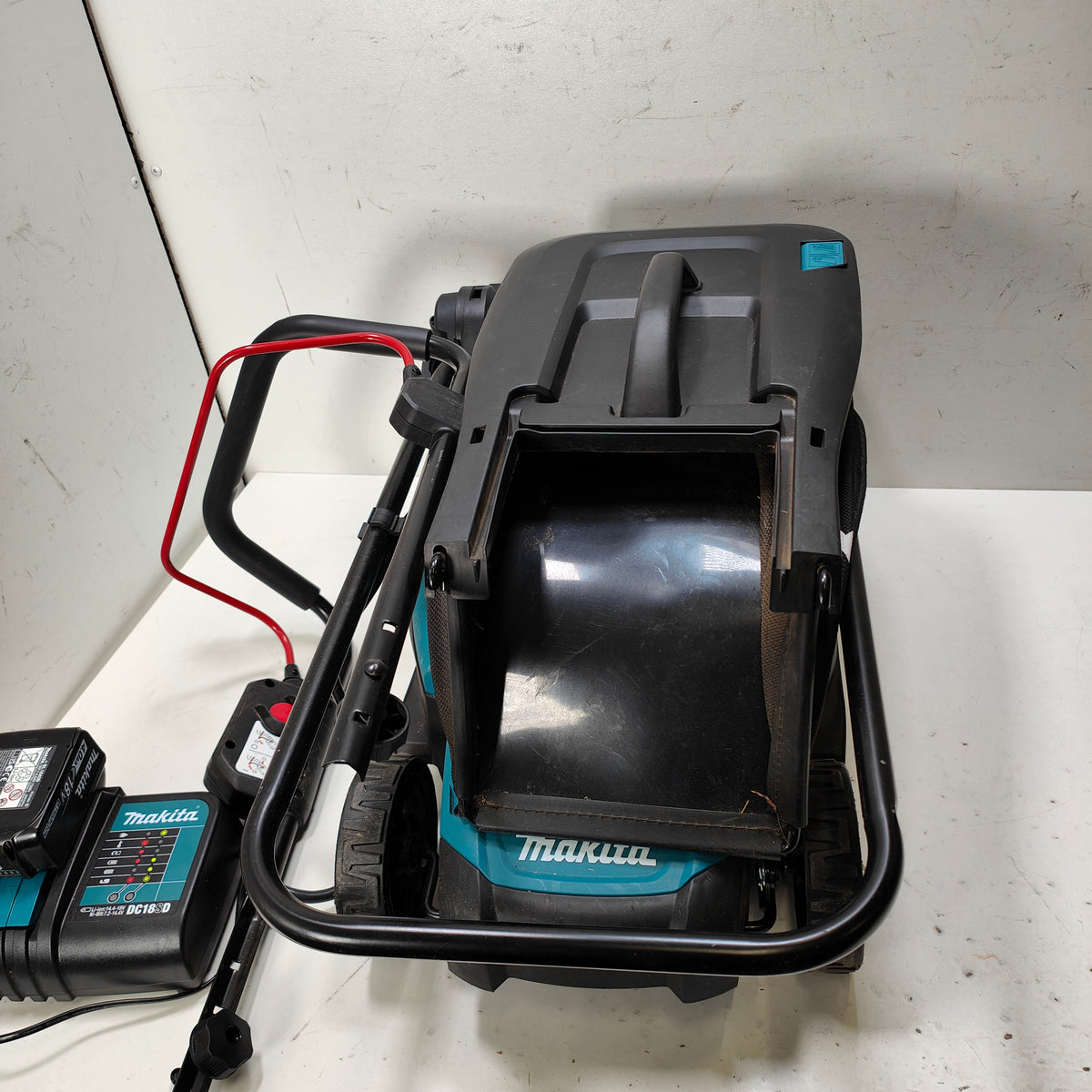 Makita DLM330SM