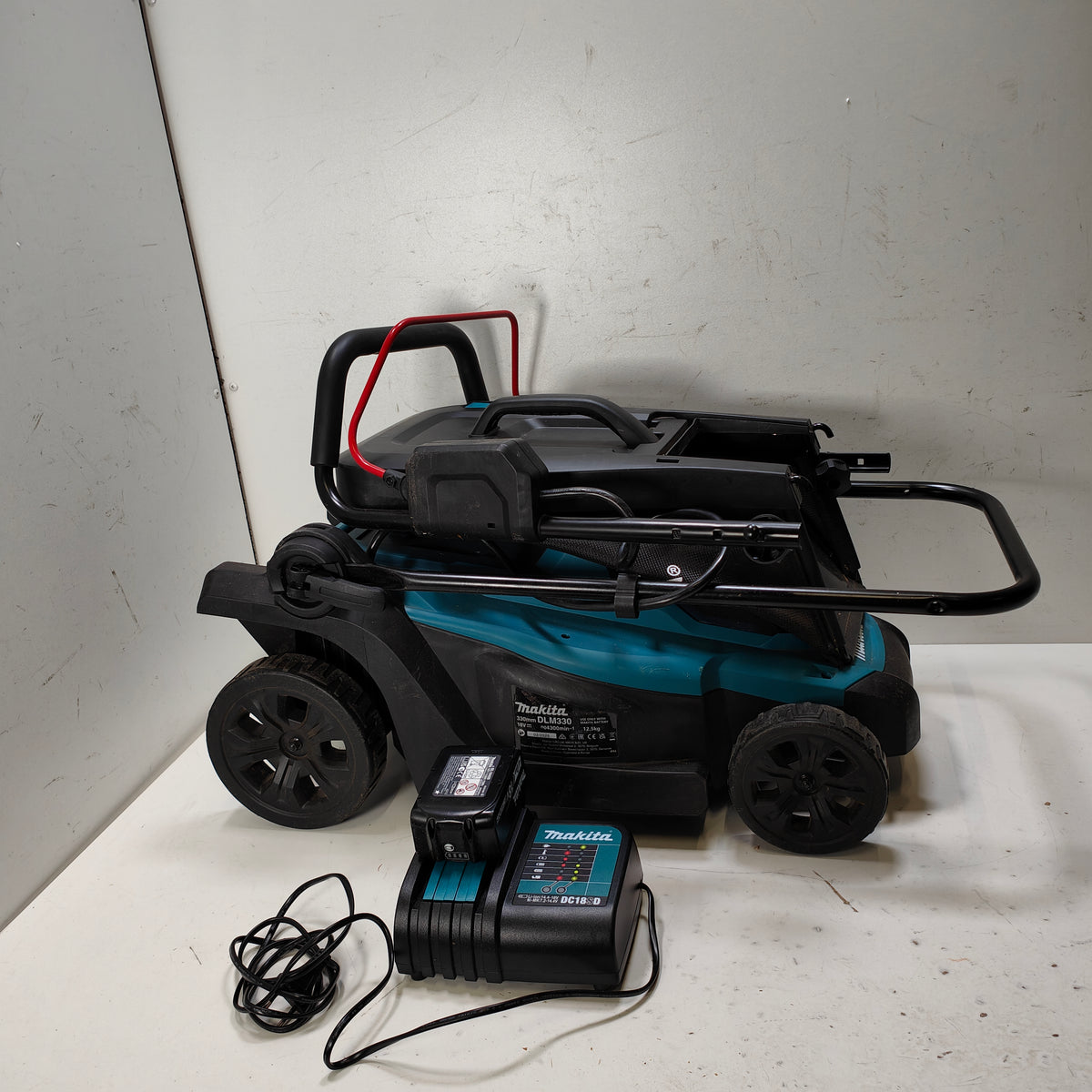 Makita DLM330SM