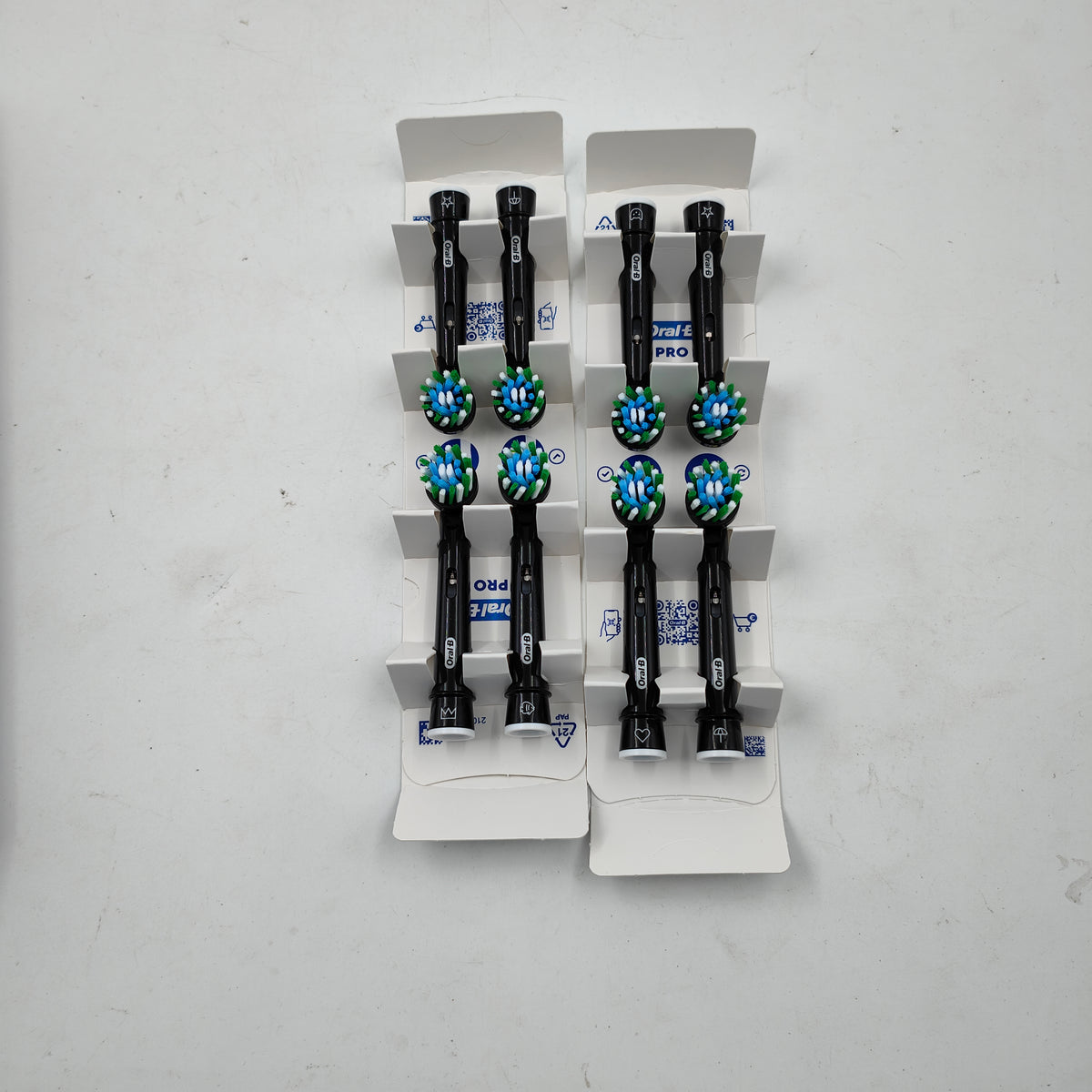 Oral-B Cross Action Black (8 pieces)