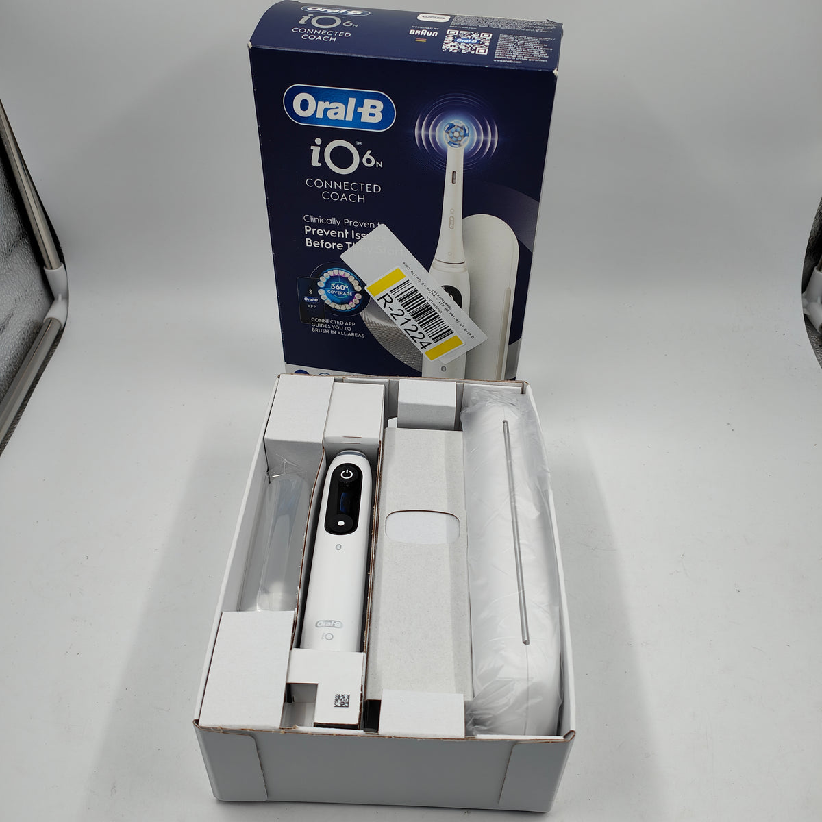 Oral-B iO Series 6N White + extra iO Gentle Care brush head