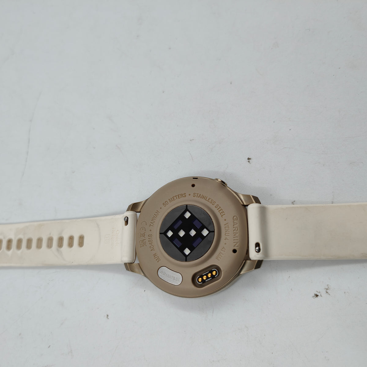 Garmin Venu 4 (41mm), GPS, Wi-Fi, Beige mit Lunar Gold + Bone