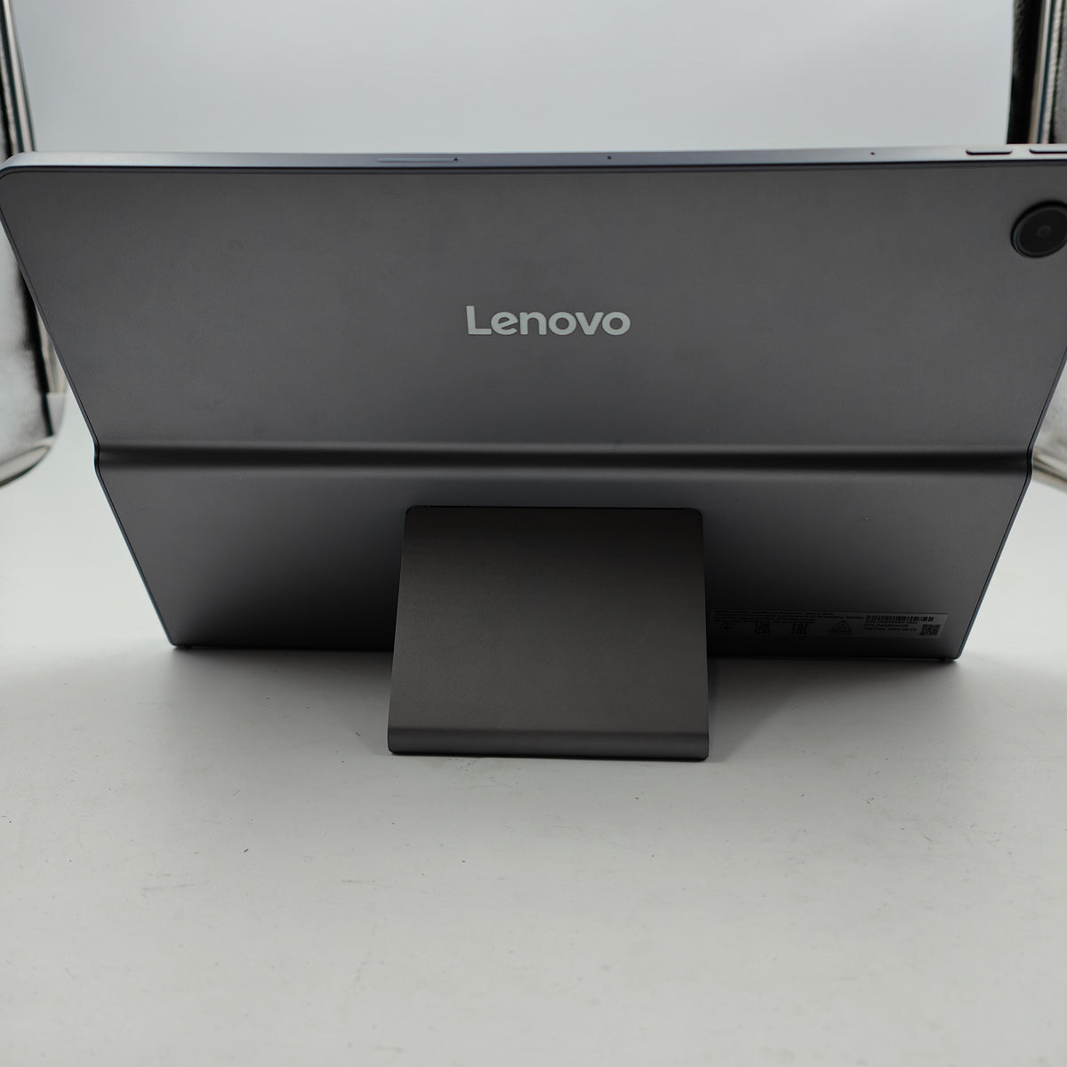Lenovo Tab Plus 8 GB 128 GB + sleeve